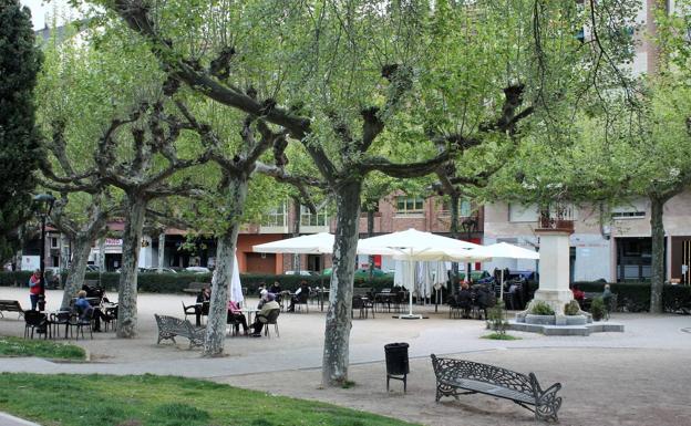 Terrazas en el Paseo de Nájera. 