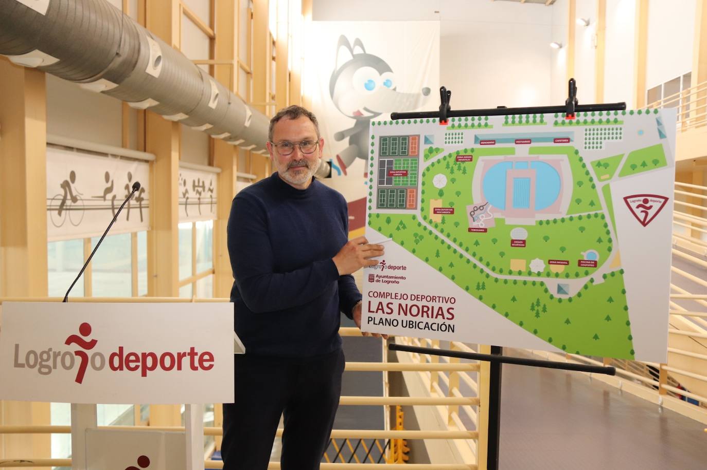 Antoñanzas, durante la presentación de la zona para deportes de playa en Las Norias.