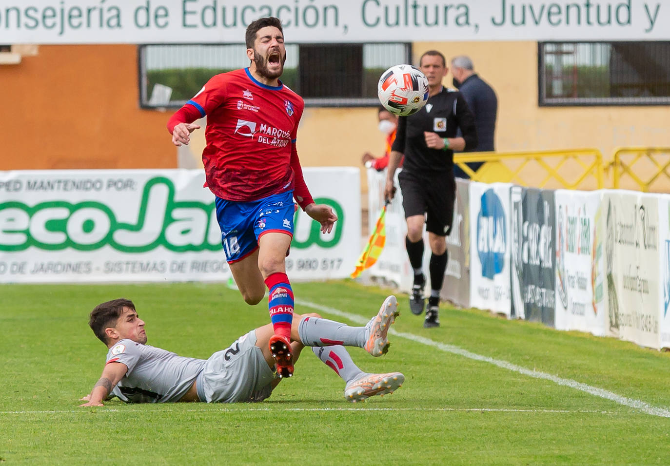 Fotos: Importantísima victoria del Calahorra ante el Athletic B