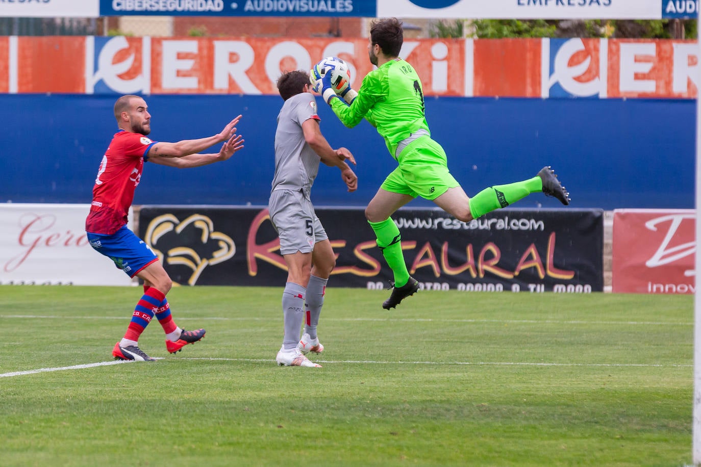 Fotos: Importantísima victoria del Calahorra ante el Athletic B