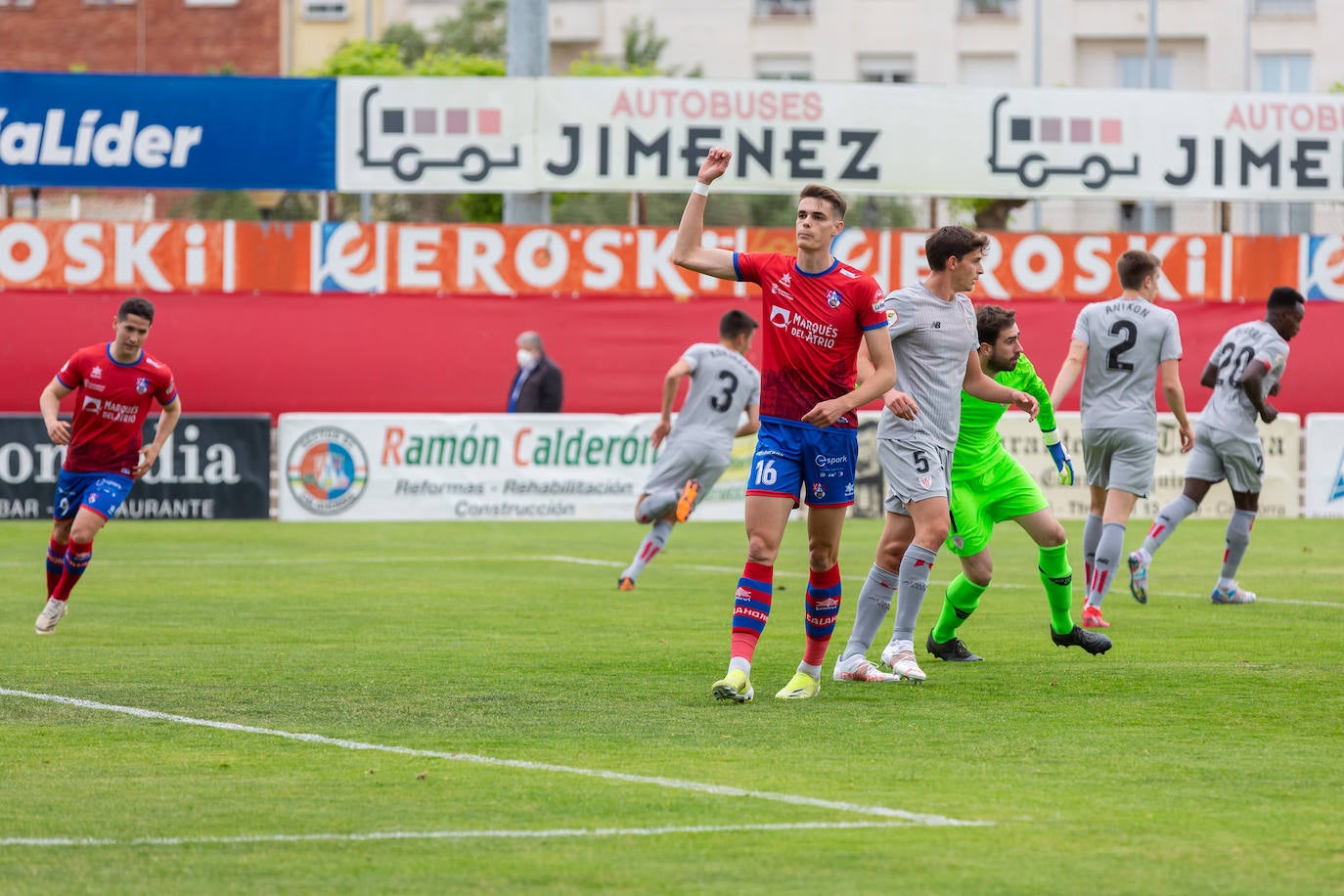 Fotos: Importantísima victoria del Calahorra ante el Athletic B