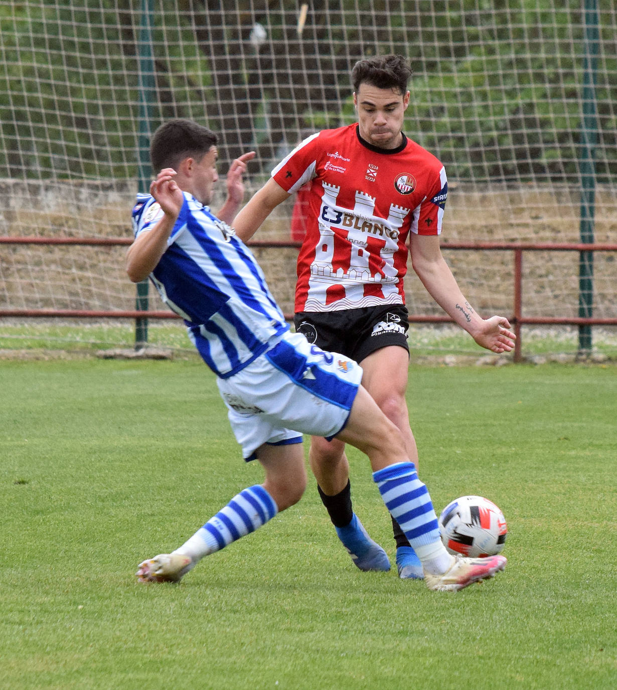 Fotos: Las imágenes del empate entre la SD Logroñés y la Real Sociedad B