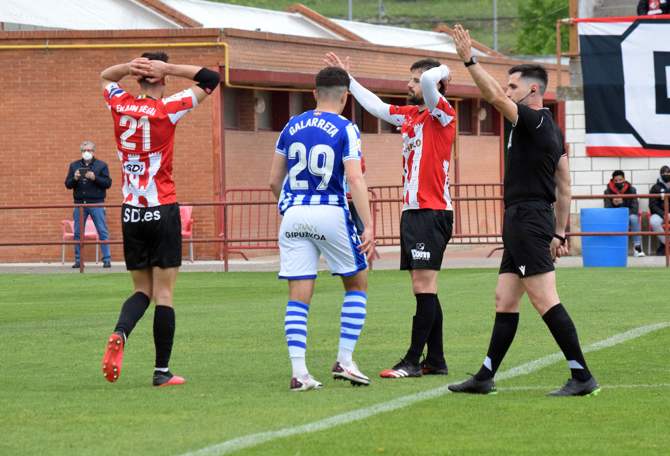 Fotos: Las imágenes del empate entre la SD Logroñés y la Real Sociedad B