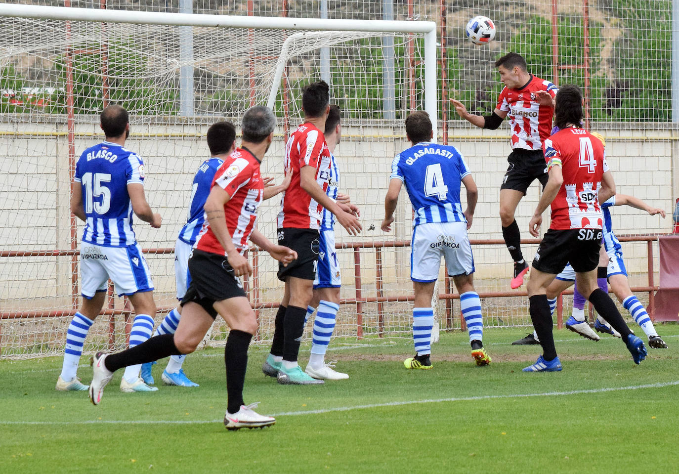 Fotos: Las imágenes del empate entre la SD Logroñés y la Real Sociedad B