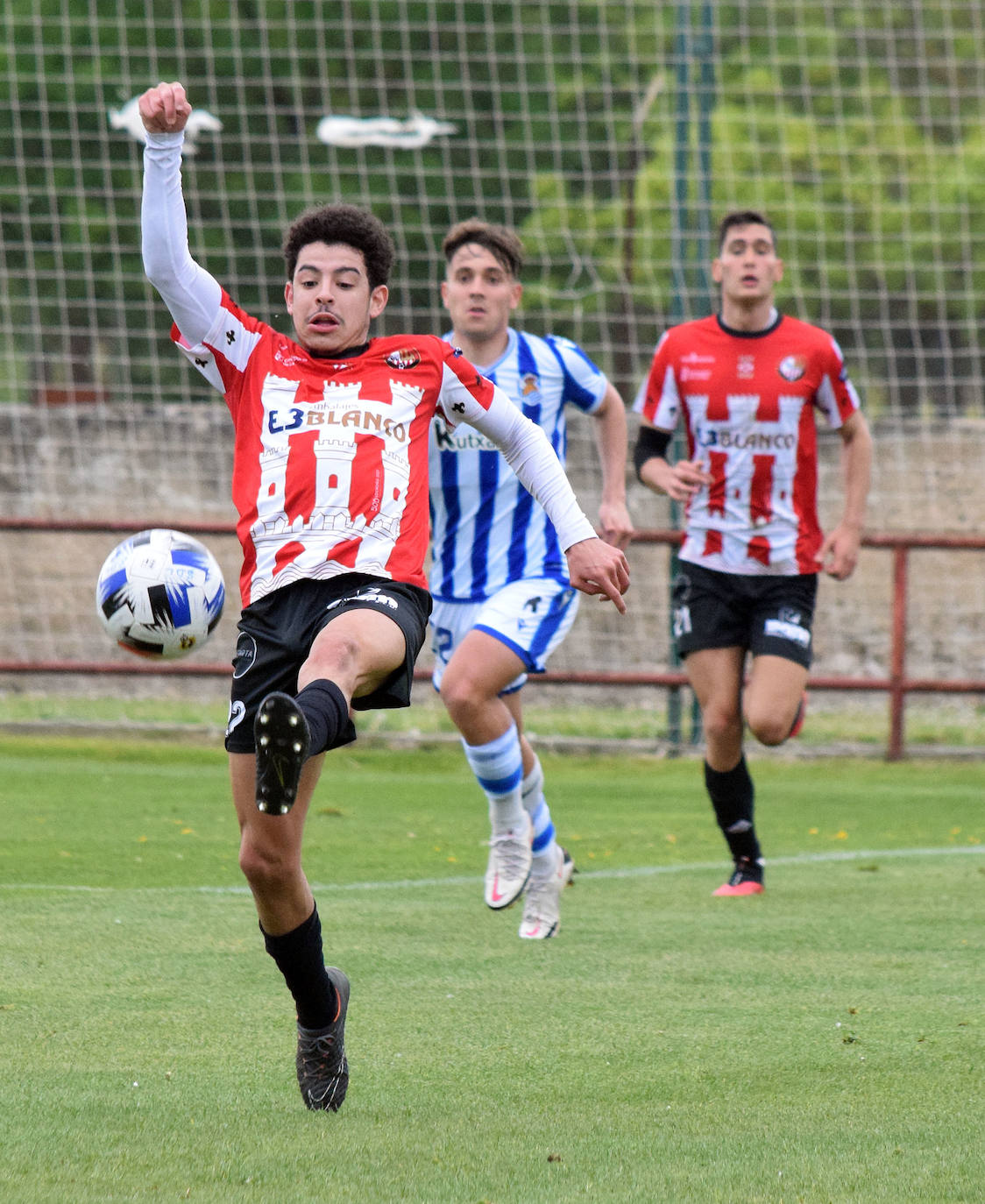 Fotos: Las imágenes del empate entre la SD Logroñés y la Real Sociedad B