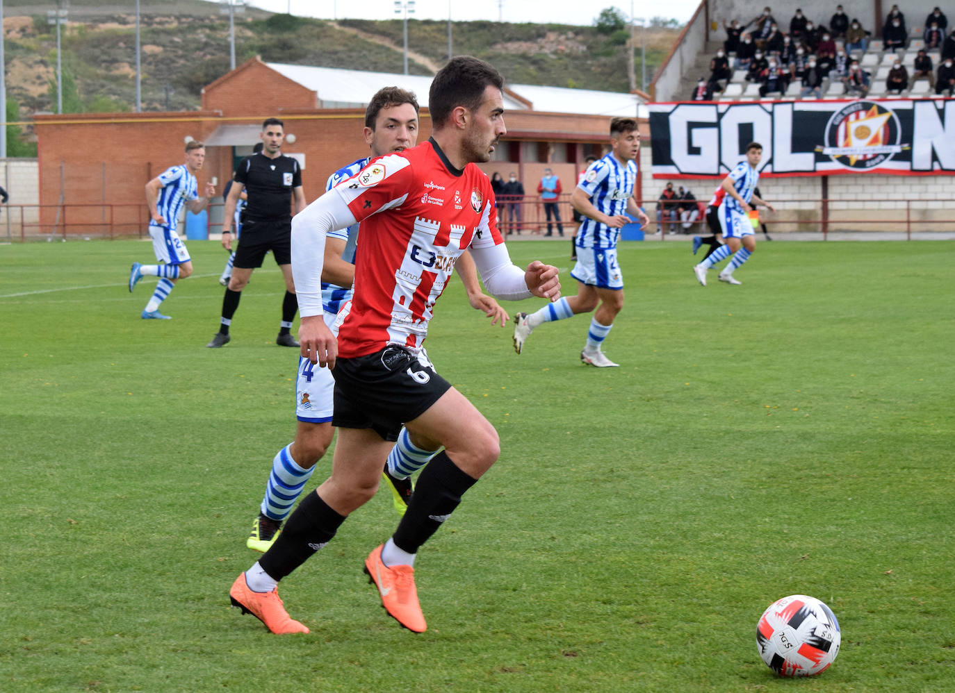 Fotos: Las imágenes del empate entre la SD Logroñés y la Real Sociedad B