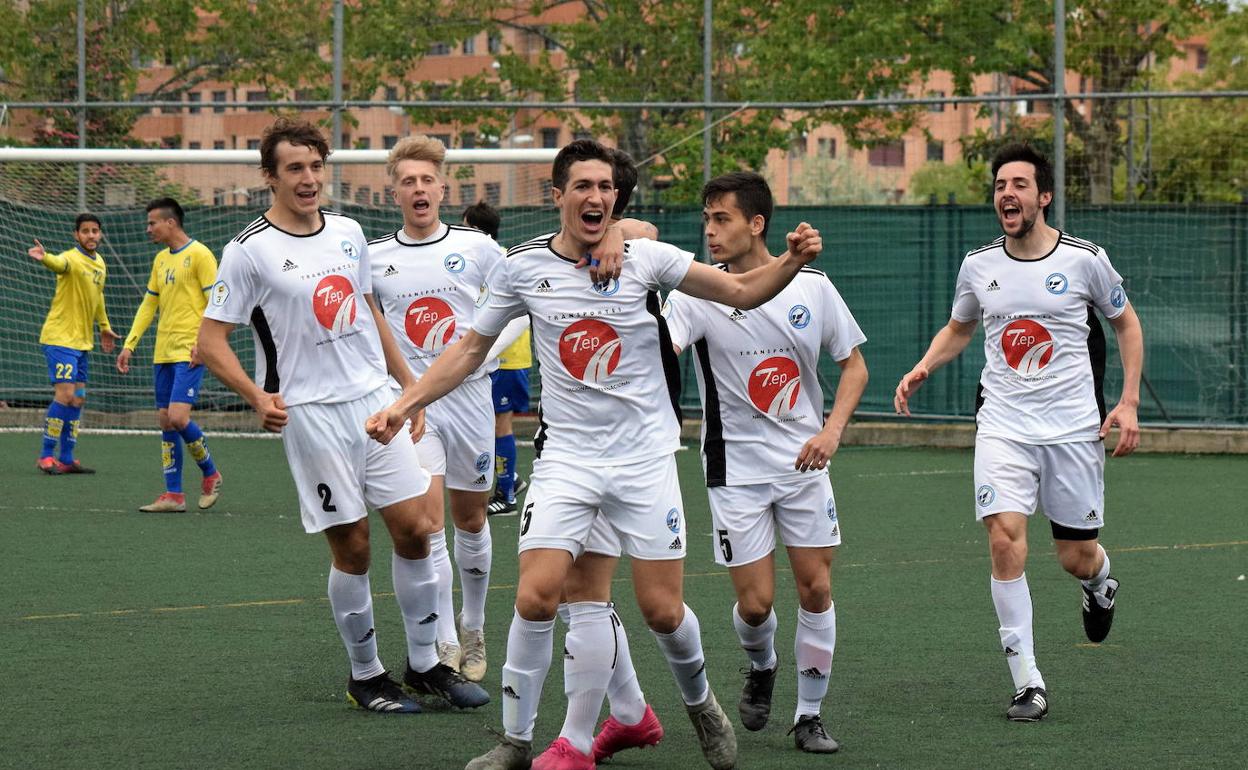 El Calasancio frena la buena trayectoria del Comillas