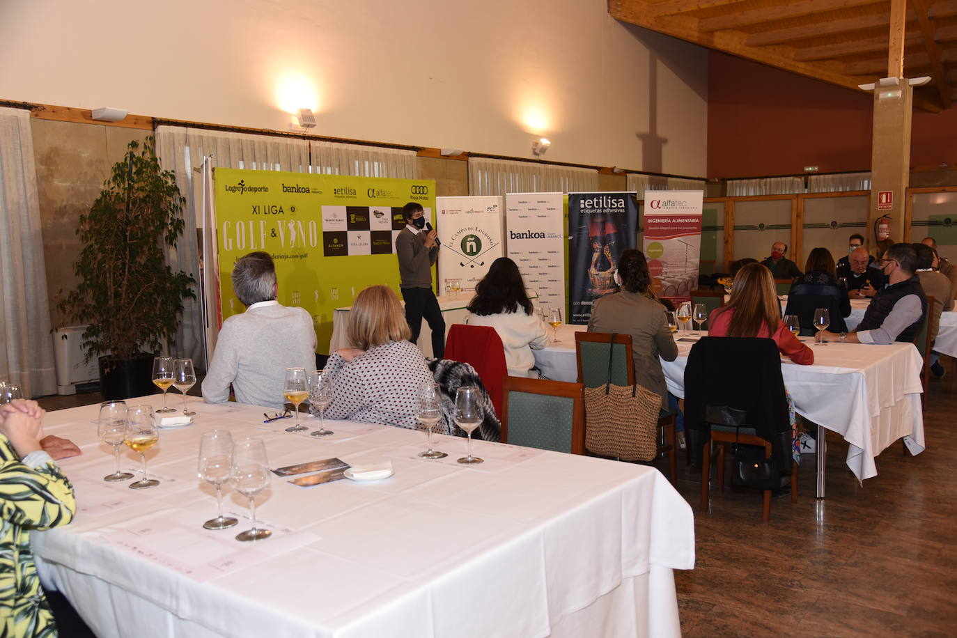 Entrega de premios a los ganadores del Torneo Viña Ijalba, de la Liga de Golf y Vino.