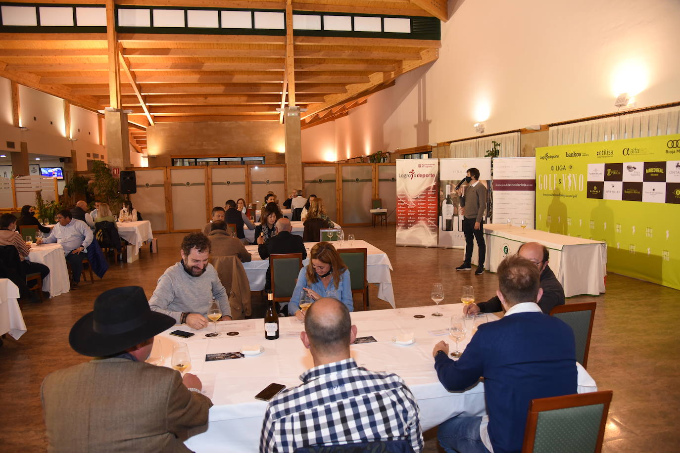 Entrega de premios a los ganadores del Torneo Viña Ijalba, de la Liga de Golf y Vino.