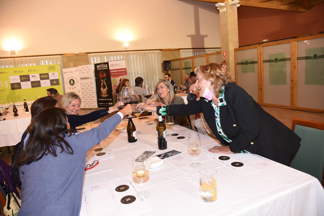 Entrega de premios a los ganadores del Torneo Viña Ijalba, de la Liga de Golf y Vino.