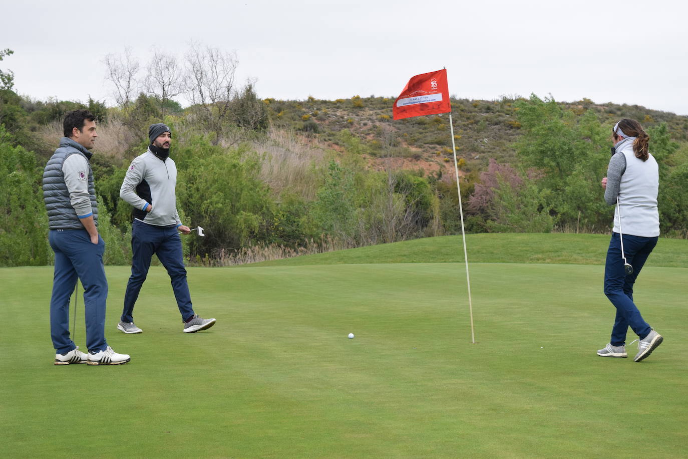 Imágenes de los jugadores durante el Torneo Viña Ibalba, de la Liga de Golf y Vino.