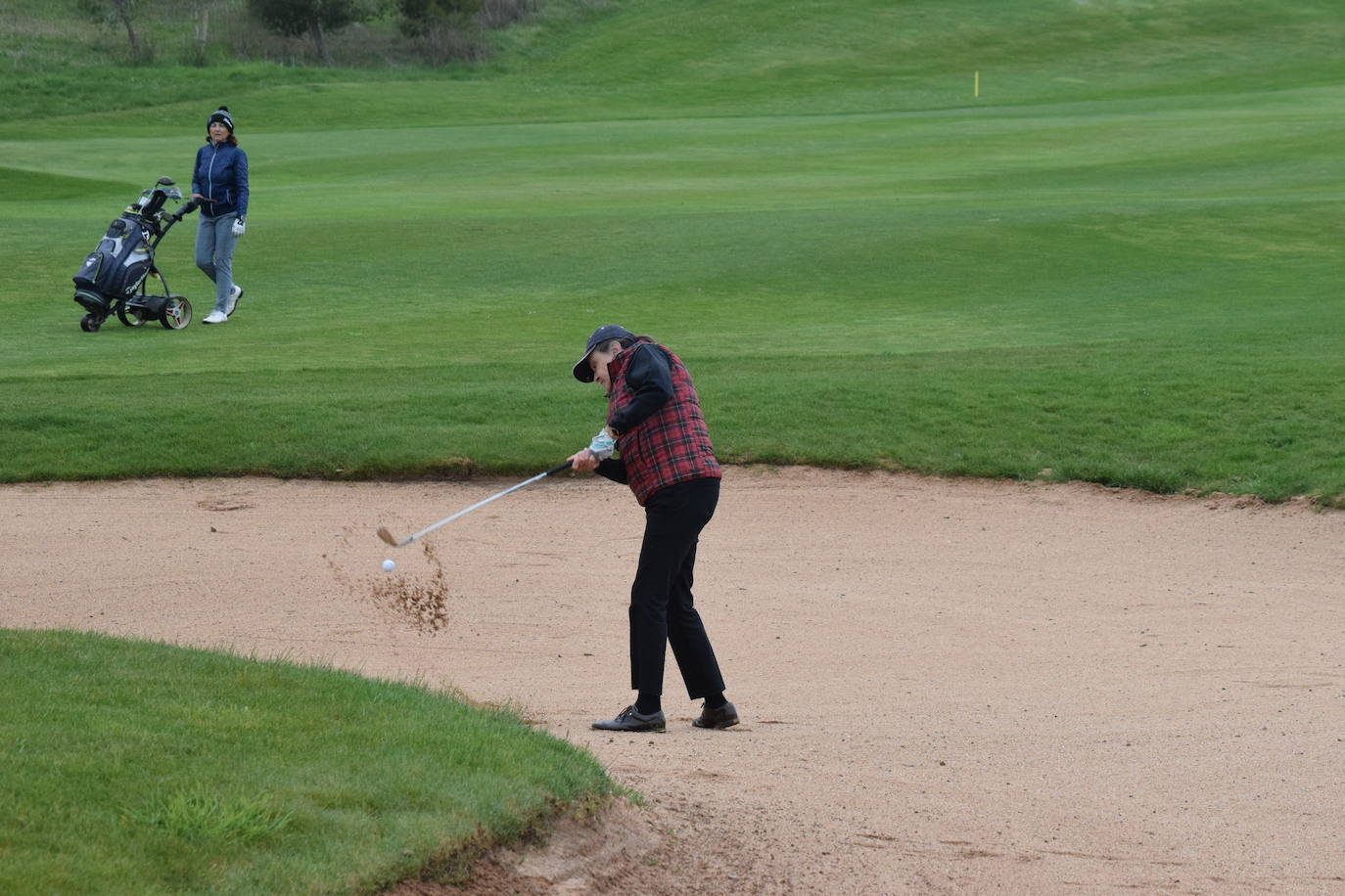 Imágenes de los jugadores durante el Torneo Viña Ibalba, de la Liga de Golf y Vino.