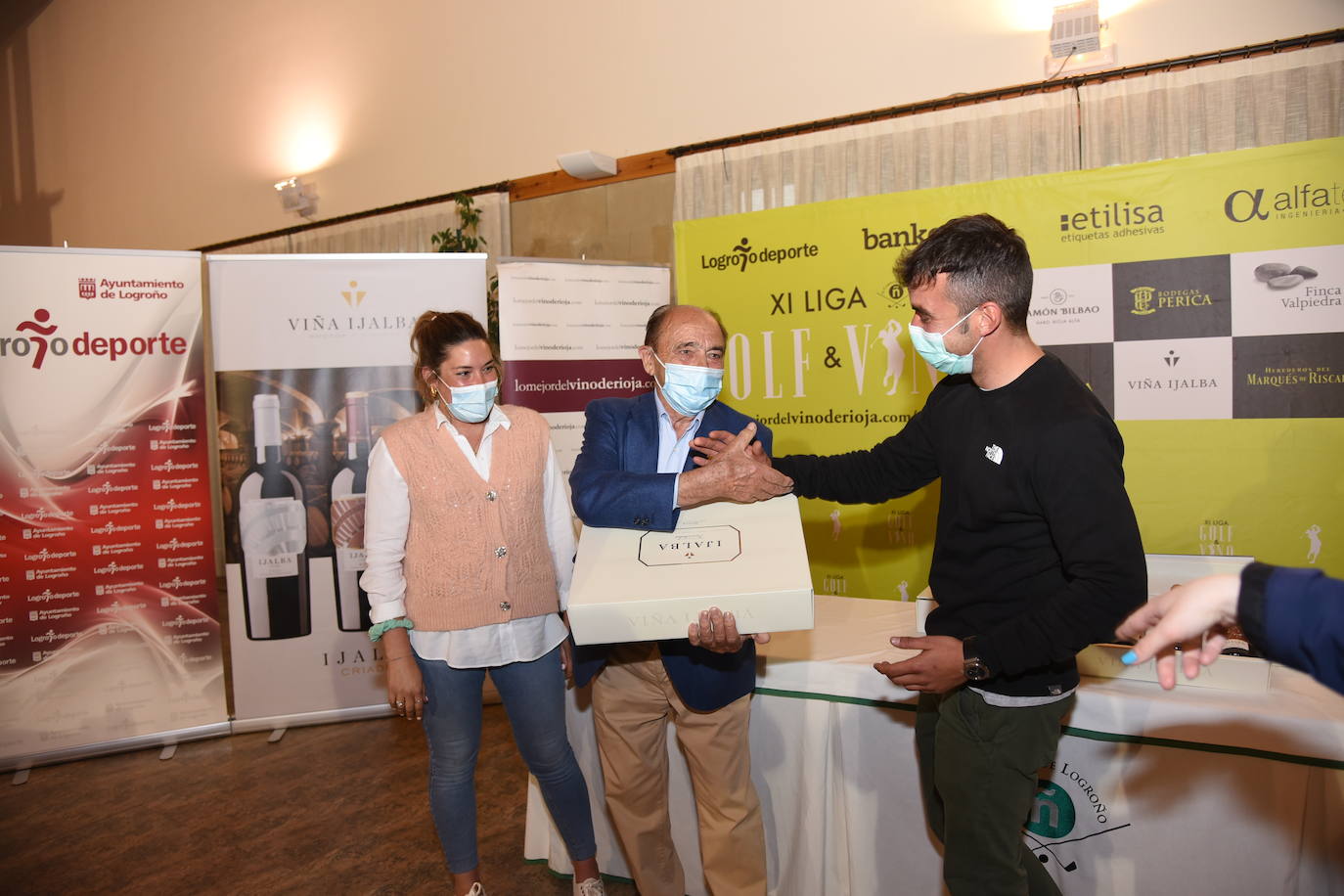 Entrega de premios a los ganadores del Torneo Viña Ijalba, de la Liga de Golf y Vino..