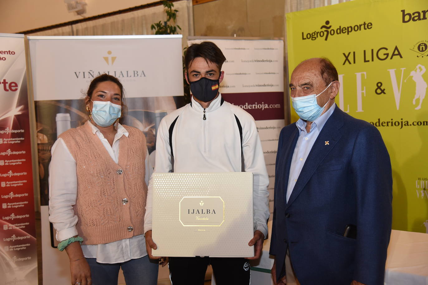 Entrega de premios a los ganadores del Torneo Viña Ijalba, de la Liga de Golf y Vino..