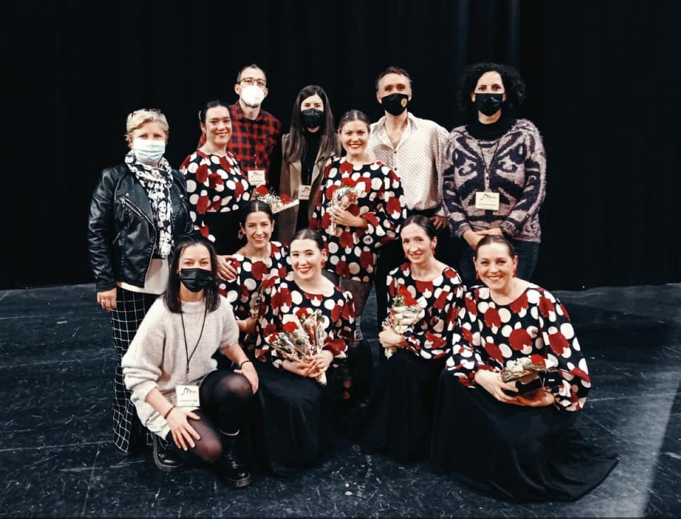 Directivos de la asociación y miembros del ballet, el domingo. 