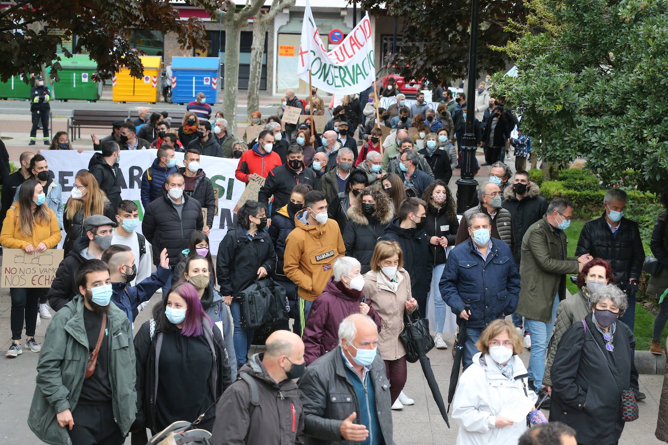 Fotos: Manifestación contra los megaparques eólicos, organizada por la Plataforma por el Desarrollo Sostenible del Alto Cidacos en Logroño