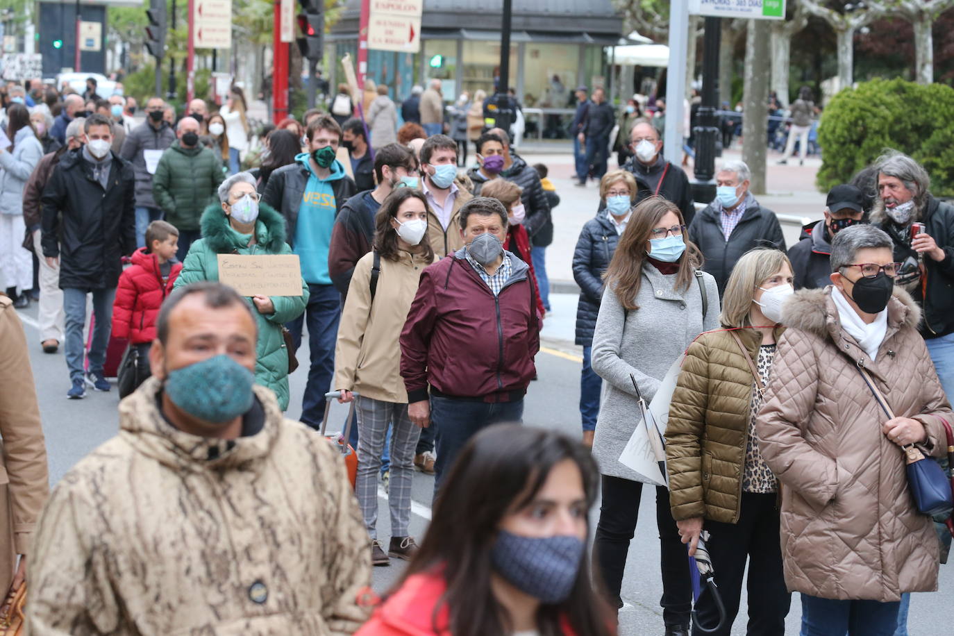 Fotos: Manifestación contra los megaparques eólicos, organizada por la Plataforma por el Desarrollo Sostenible del Alto Cidacos en Logroño