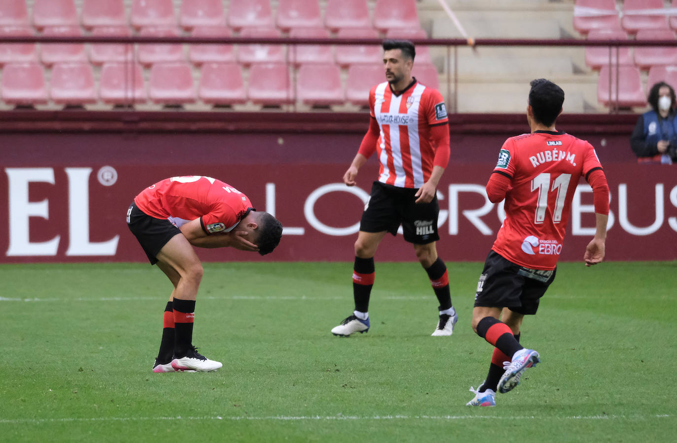 Fotos: Las imágenes de la dura derrota de la UD Logroñés ante el Girona