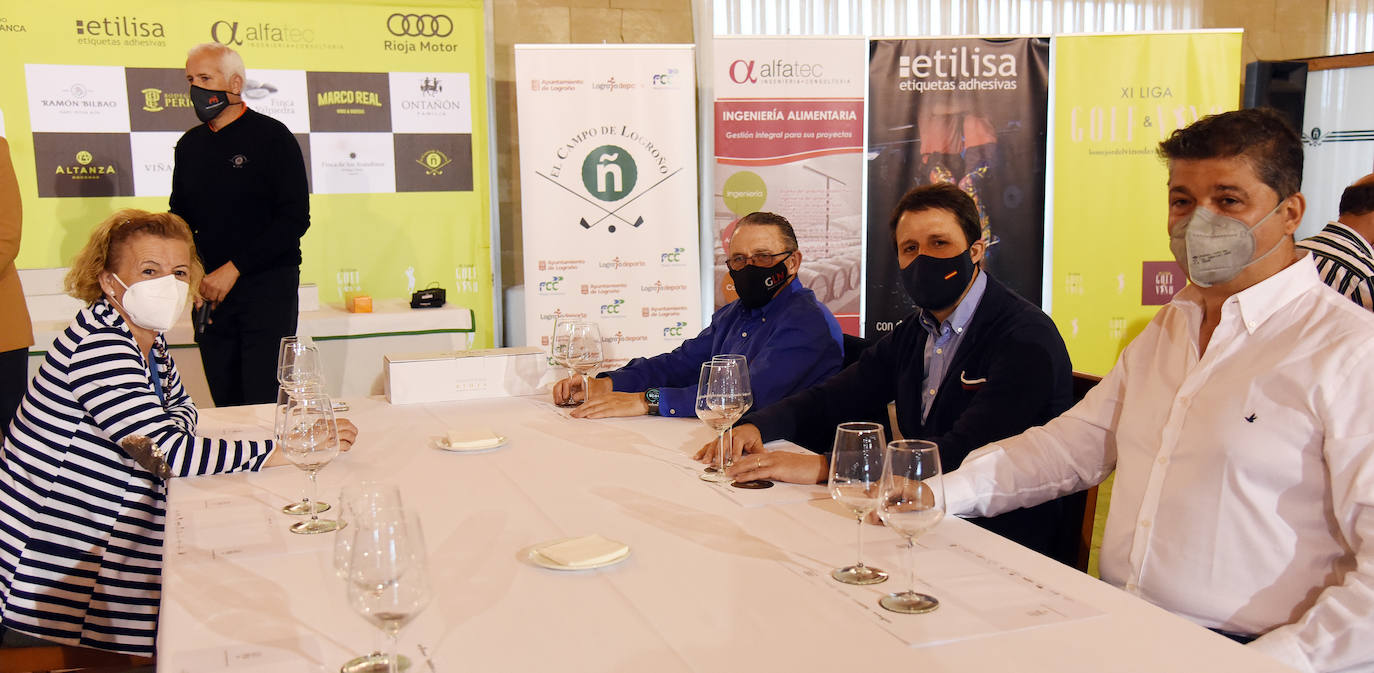 Tras la jornada de juego, los asistentes disfrutaron de la cata de dos vinos de Bodegas Altanza.