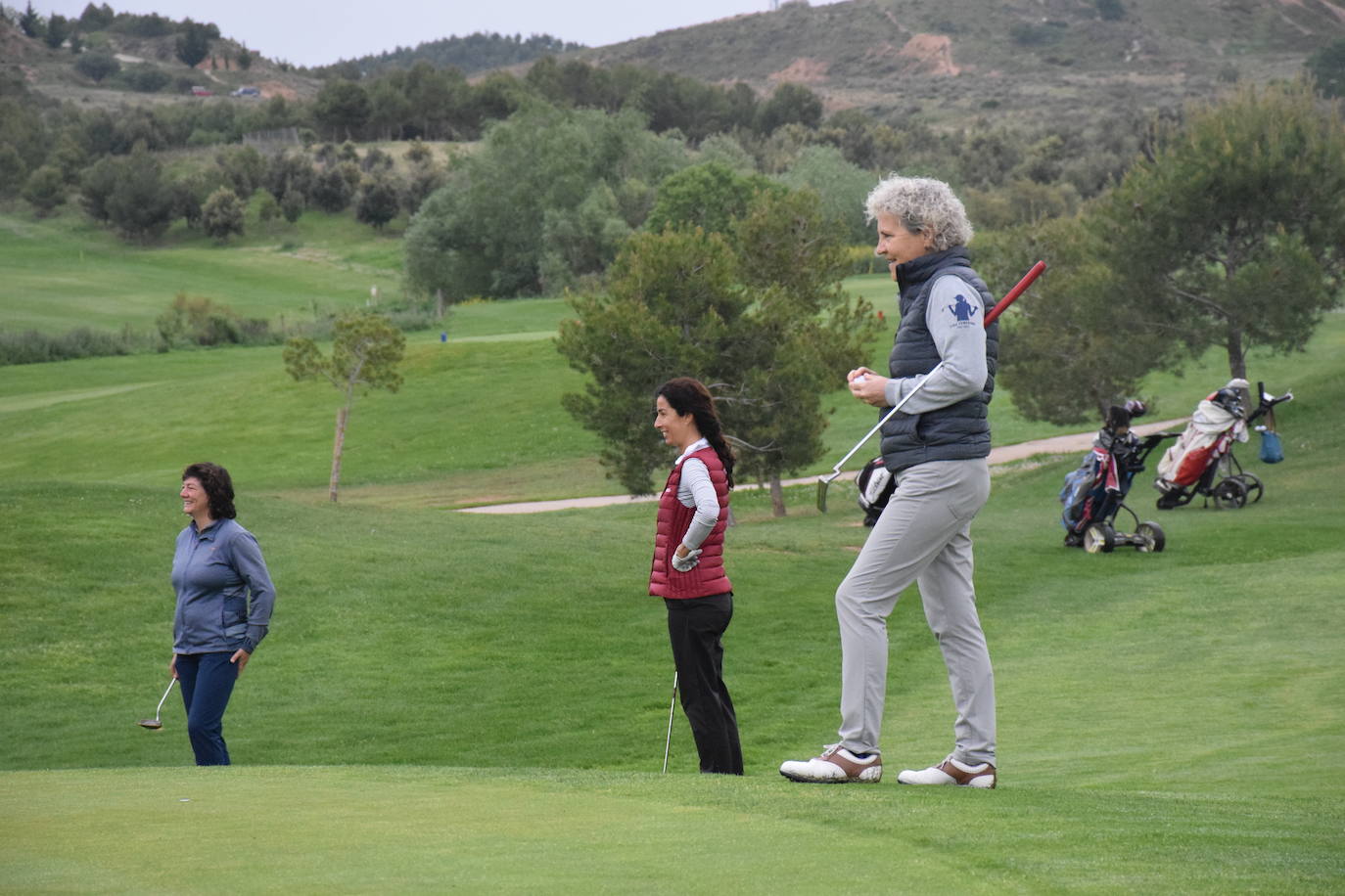 Los participantes en el torneo Bodegas Altanza de la Liga de Golf y Vino disfrutaron de un gran día de gol en El Campo de Logroño.