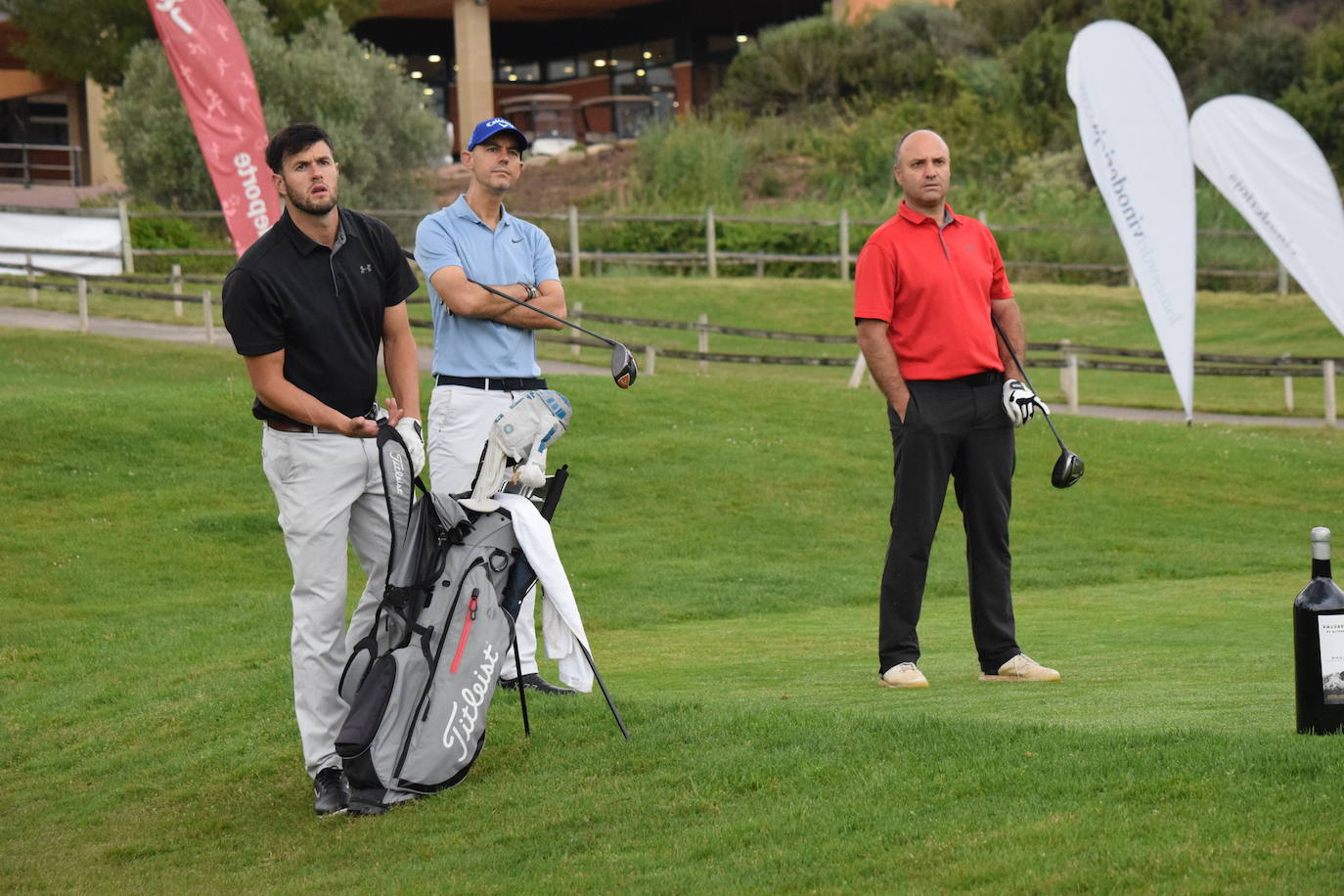 Los participantes en el torneo Bodegas Altanza de la Liga de Golf y Vino disfrutaron de un gran día de gol en El Campo de Logroño.