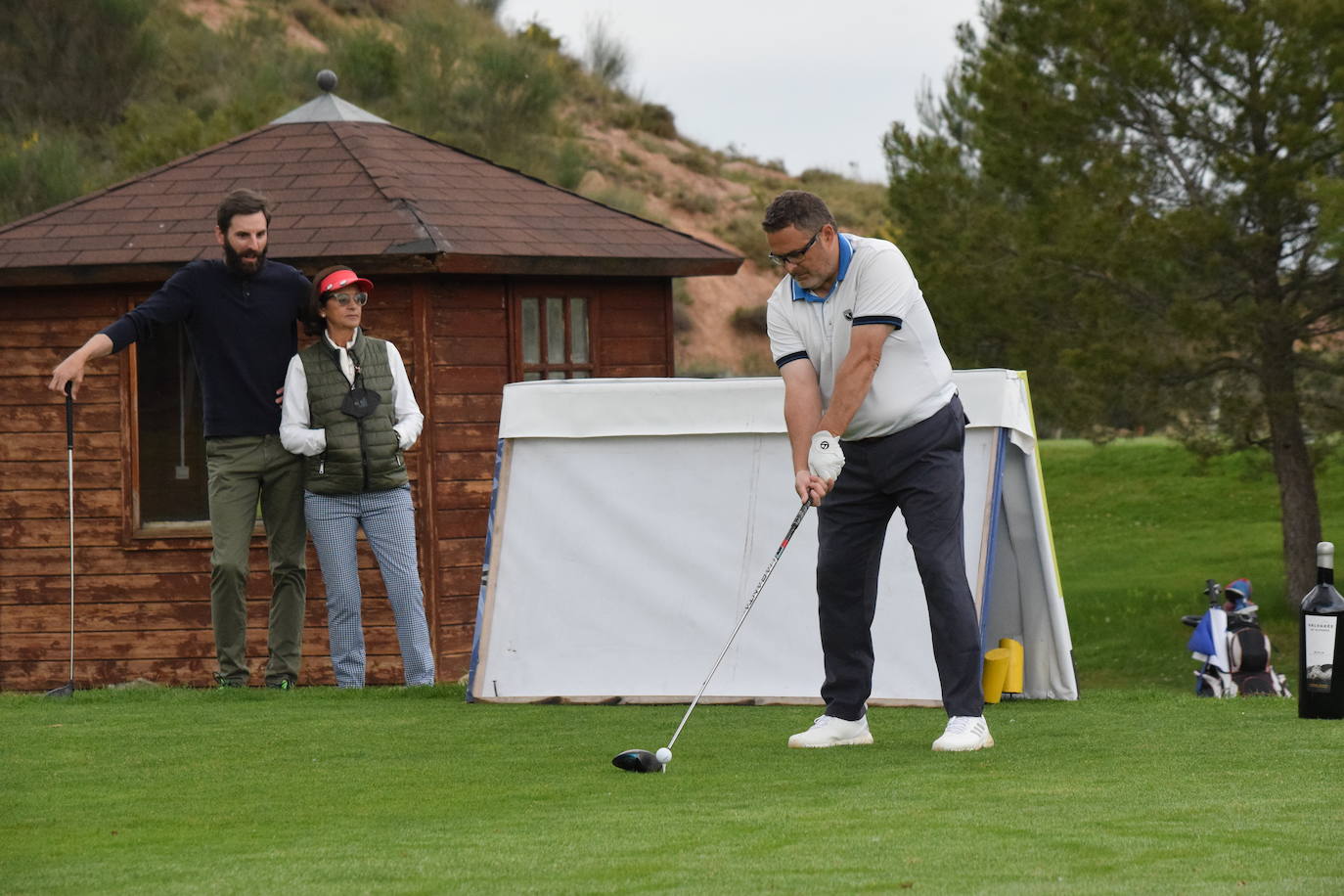 Los participantes en el torneo Bodegas Altanza de la Liga de Golf y Vino disfrutaron de un gran día de gol en El Campo de Logroño.