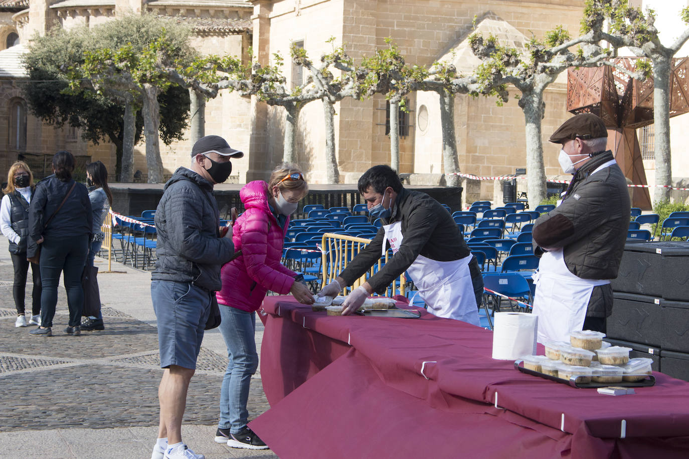 Reparto del Almuerzo del Santo, en la festividad de Santo Domingo de la Calzada