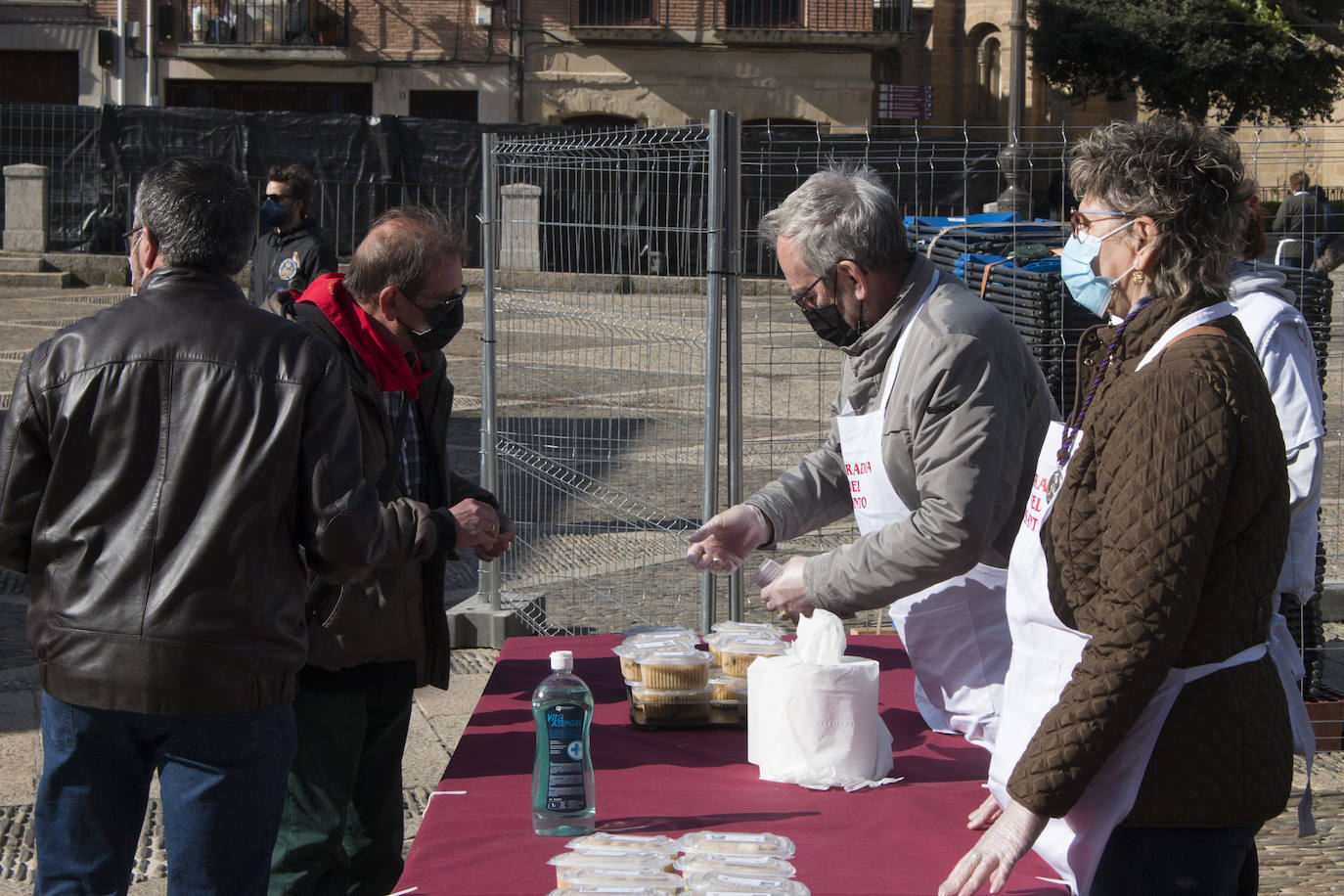 Reparto del Almuerzo del Santo, en la festividad de Santo Domingo de la Calzada