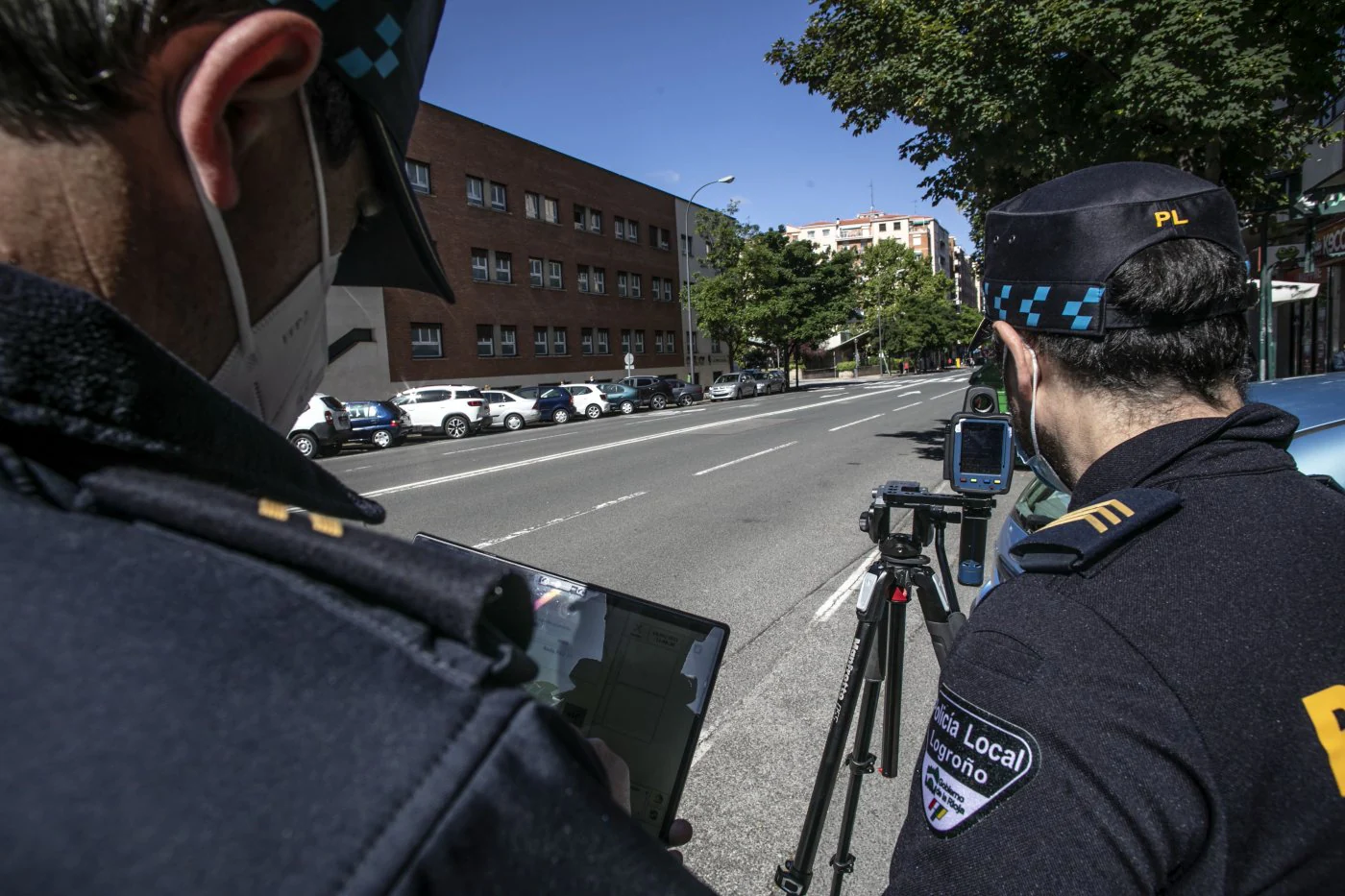 Pistola-radar.La tecnología ha venido a ayudar al cuerpo en el momento justo. 