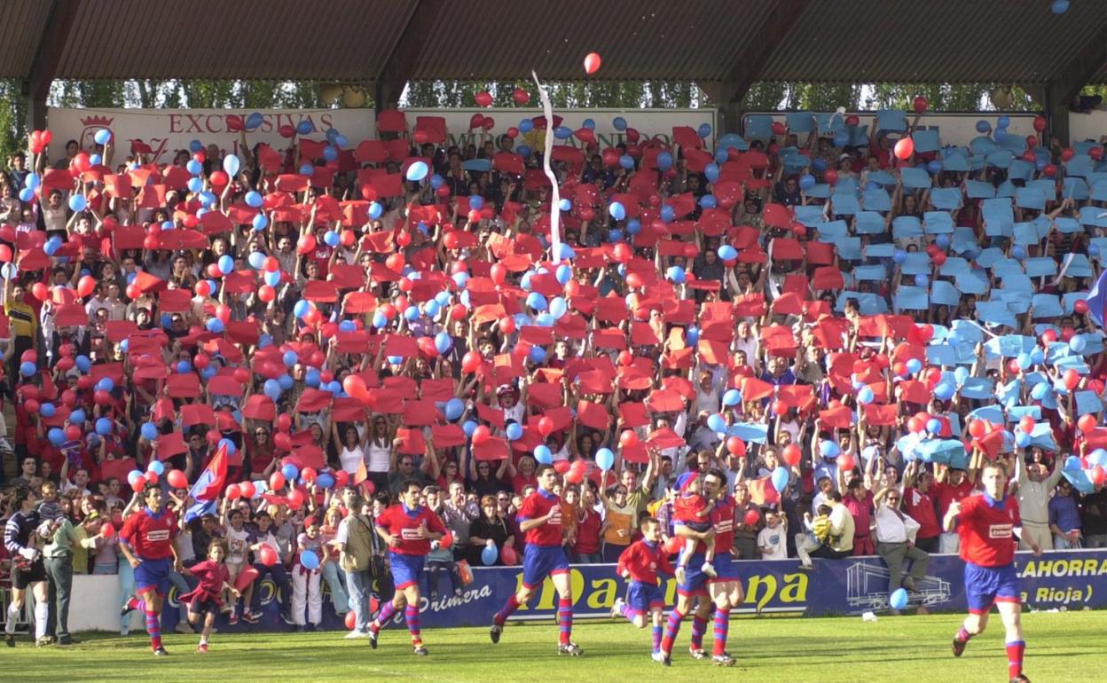 La Planilla recibe al Calahorra en el penúltimo partido de la fase de ascenso de 2001 ante el Poli Ejido. 