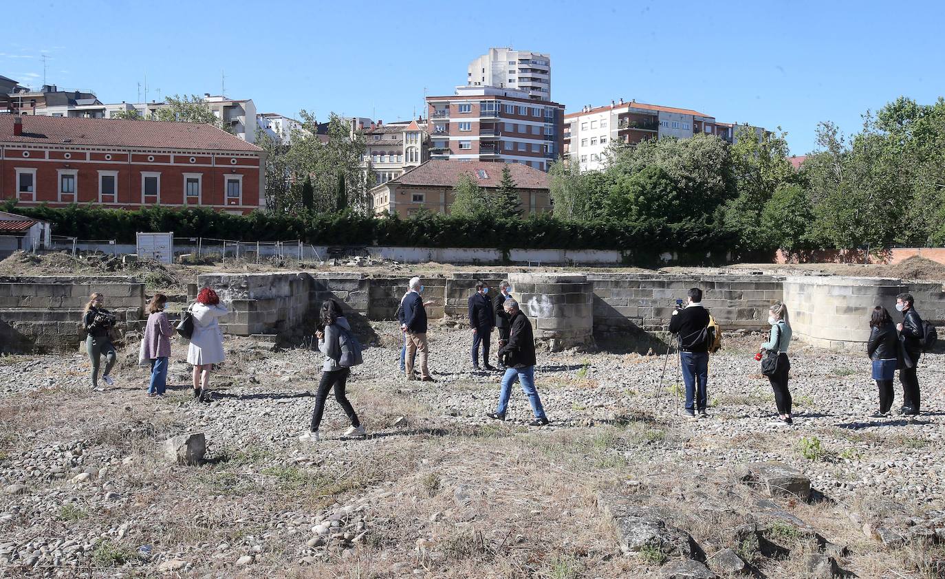 Fotos: Visita al recinto histórico logroñés de Valbuena