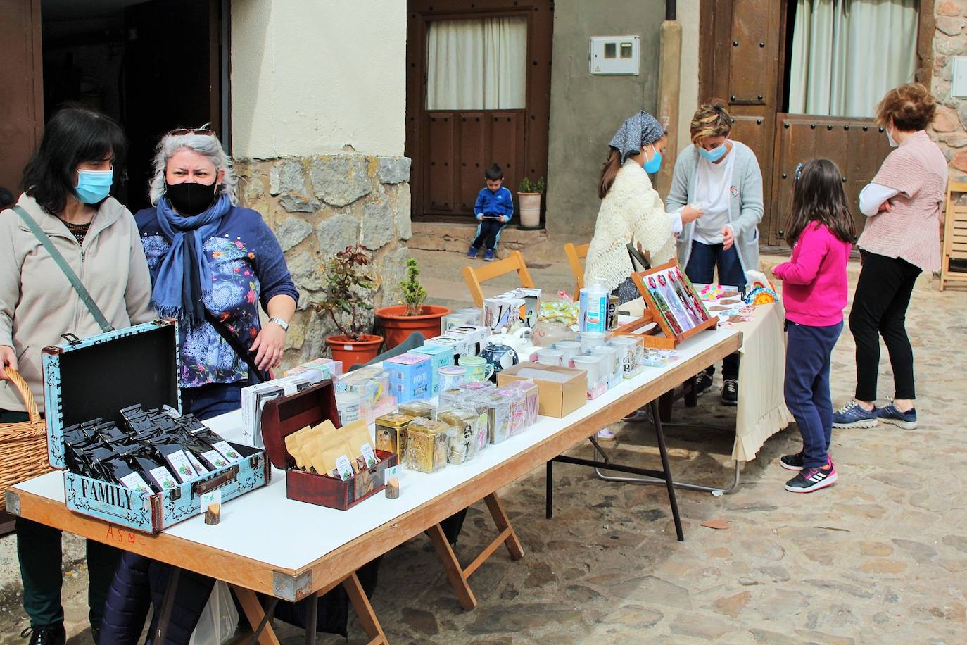Fotos: Nieva recupera los mercados de artesanía y producción local en Nieva