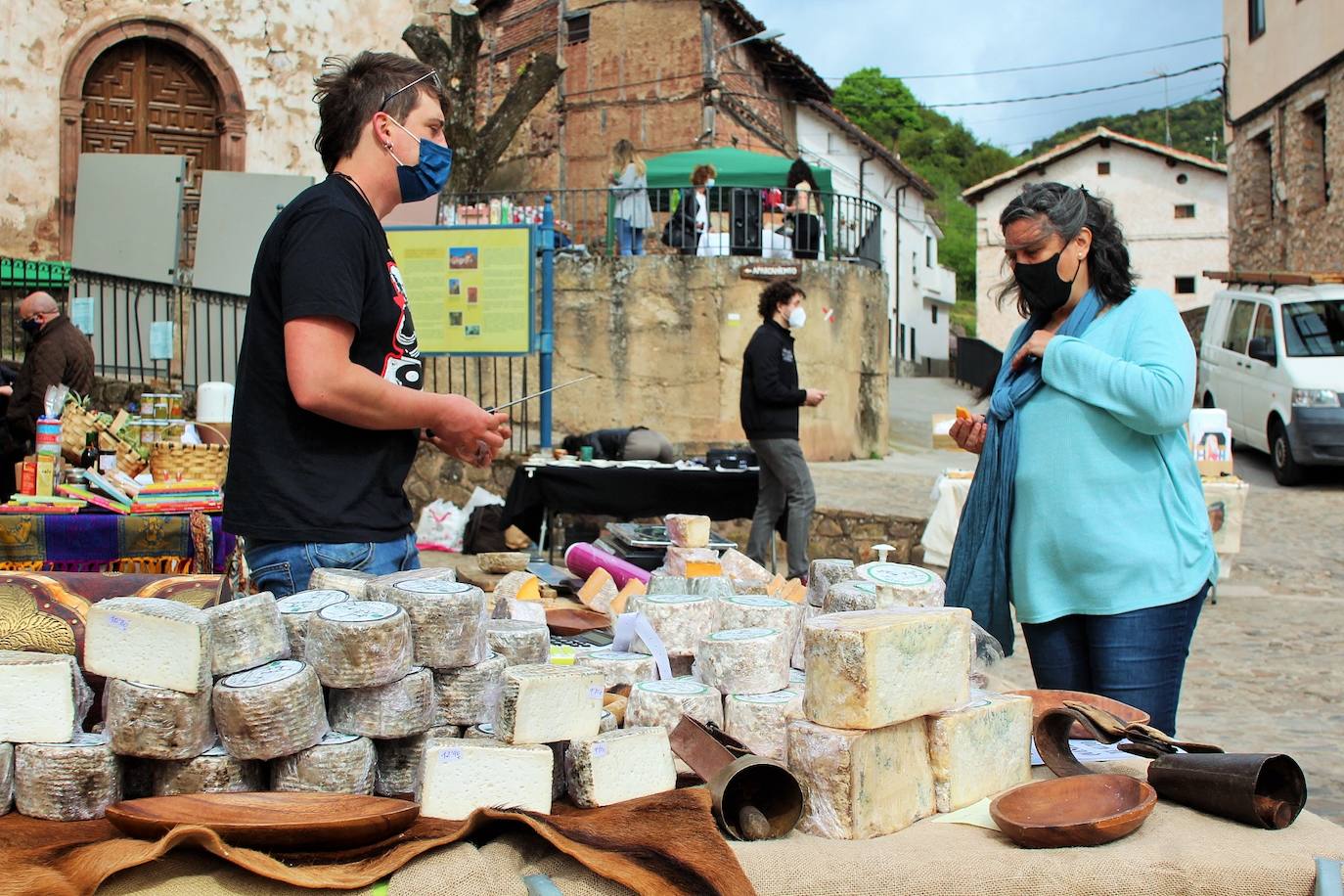 Fotos: Nieva recupera los mercados de artesanía y producción local en Nieva