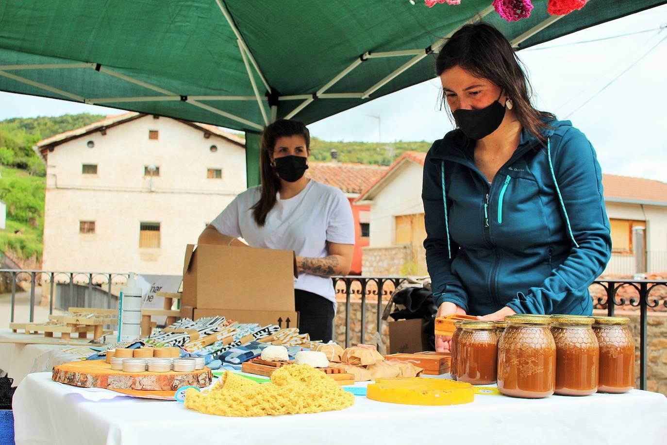 Fotos: Nieva recupera los mercados de artesanía y producción local en Nieva