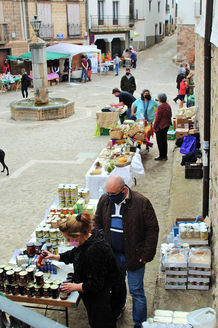 Fotos: Nieva recupera los mercados de artesanía y producción local en Nieva