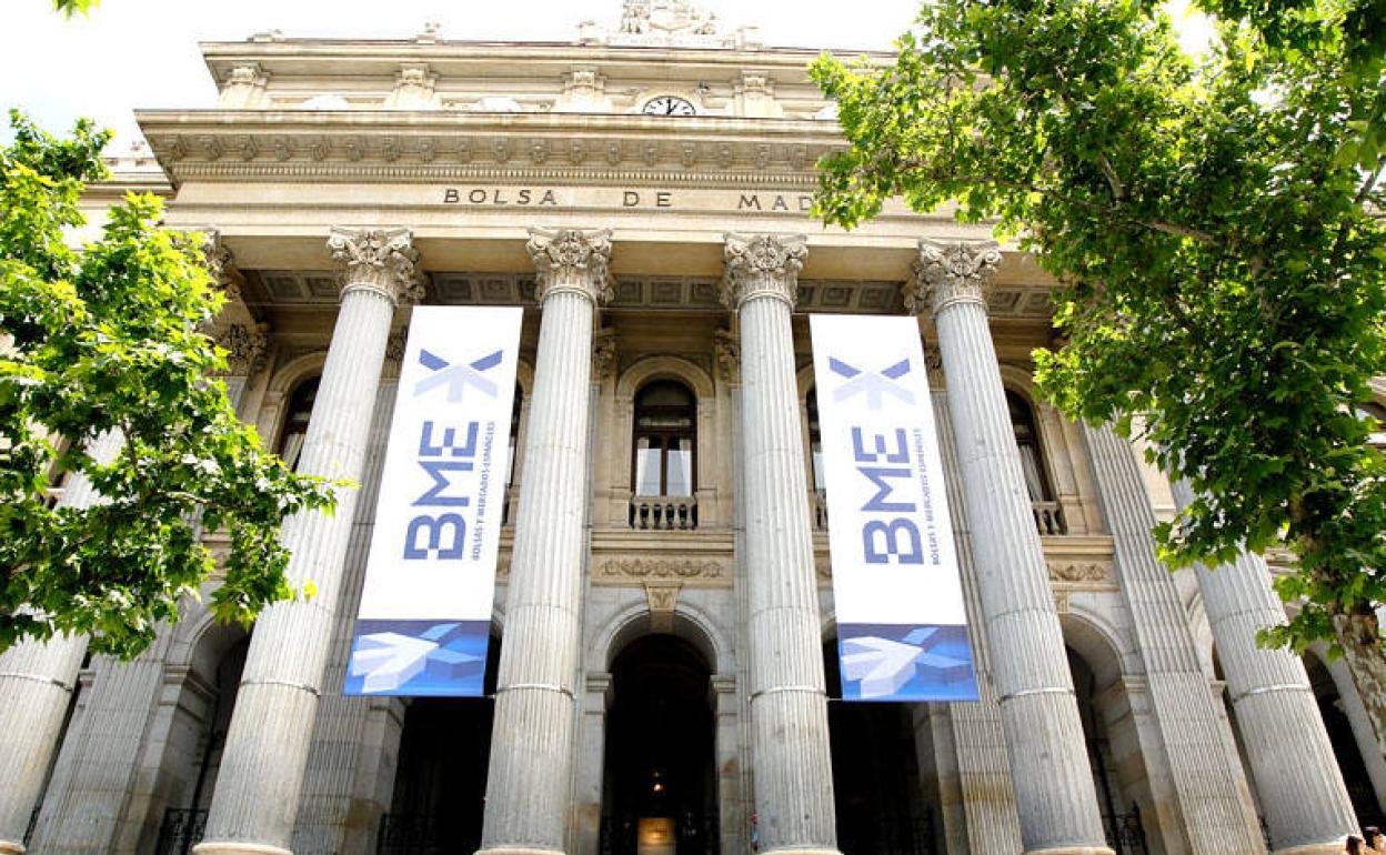 Fachada de la Bolsa de Madrid. 