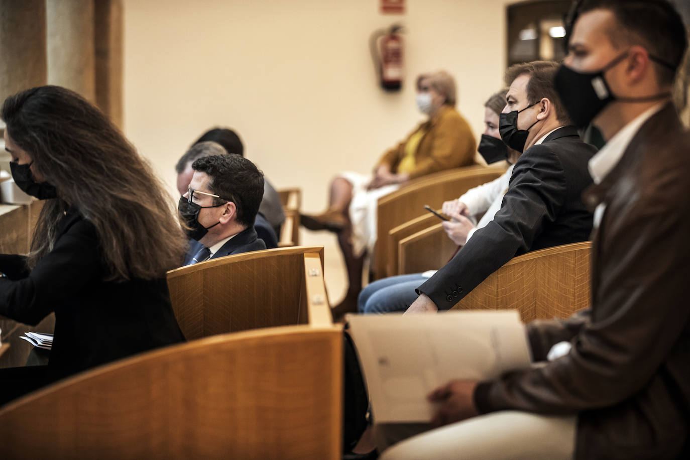 Fotos: Encuentros y gestos en el Pleno del Parlamento de La Rioja