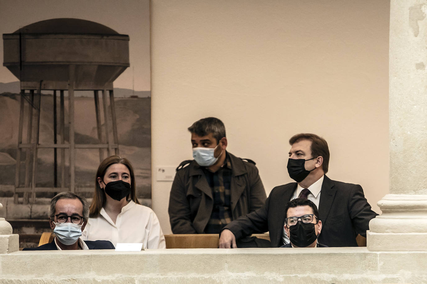 Fotos: Encuentros y gestos en el Pleno del Parlamento de La Rioja