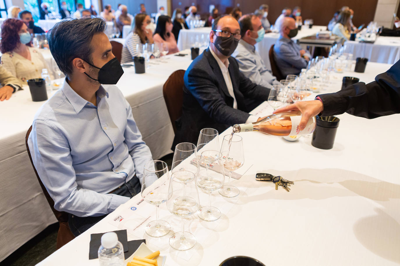 Bodegas Valdelacierva presentó anoche en los salones del Restaurante Delicatto la colección casi completa de sus elaboraciones de Rioja para el club de catas de lomejordelvinoderioja.com