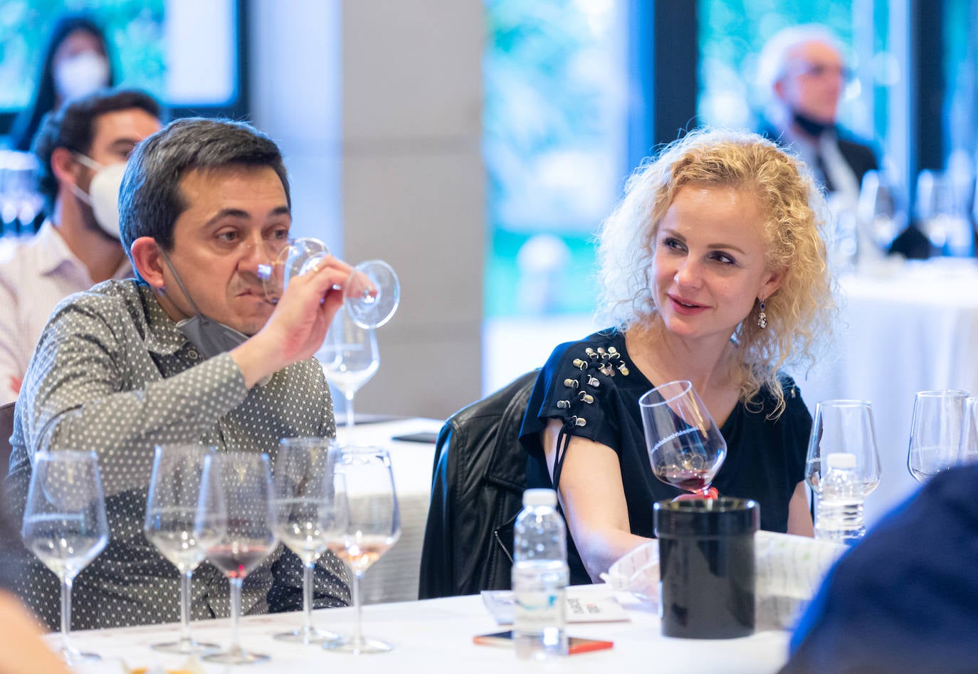 Bodegas Valdelacierva presentó anoche en los salones del Restaurante Delicatto la colección casi completa de sus elaboraciones de Rioja para el club de catas de lomejordelvinoderioja.com