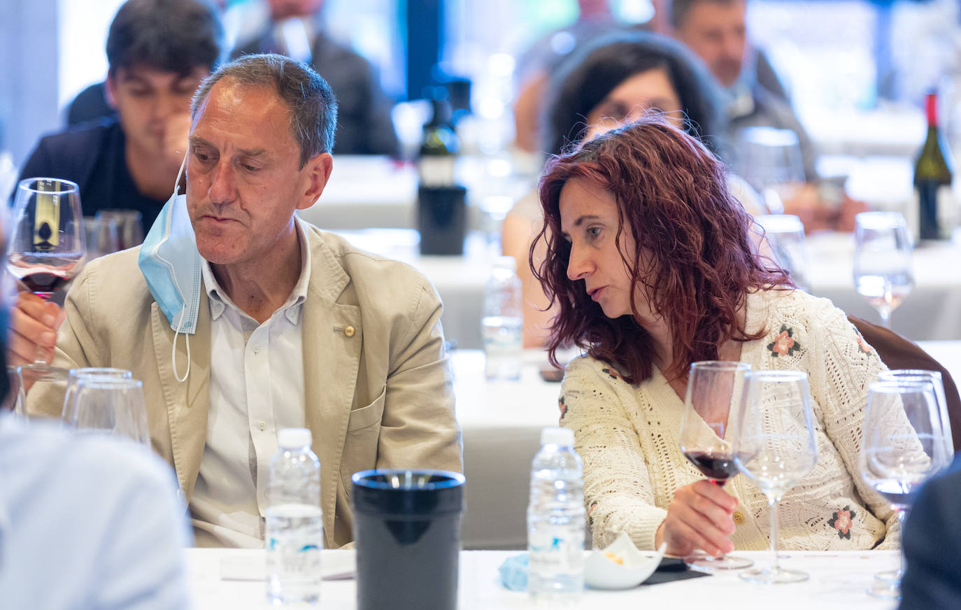 Bodegas Valdelacierva presentó anoche en los salones del Restaurante Delicatto la colección casi completa de sus elaboraciones de Rioja para el club de catas de lomejordelvinoderioja.com