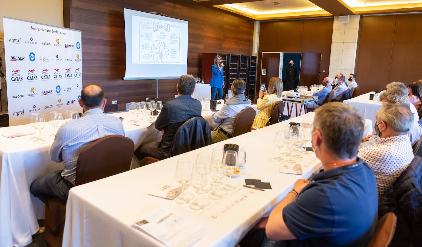 Bodegas Valdelacierva presentó anoche en los salones del Restaurante Delicatto la colección casi completa de sus elaboraciones de Rioja para el club de catas de lomejordelvinoderioja.com