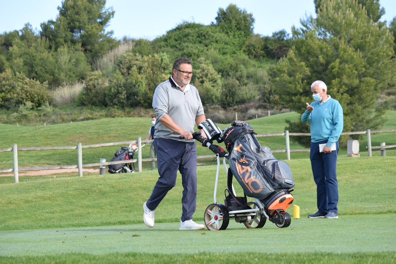 Los participantes el el torneo Bodegas Marco Real de la Liga de Golf y Vino disfrutaron de un gran día de golf en El Campo de Logroño.