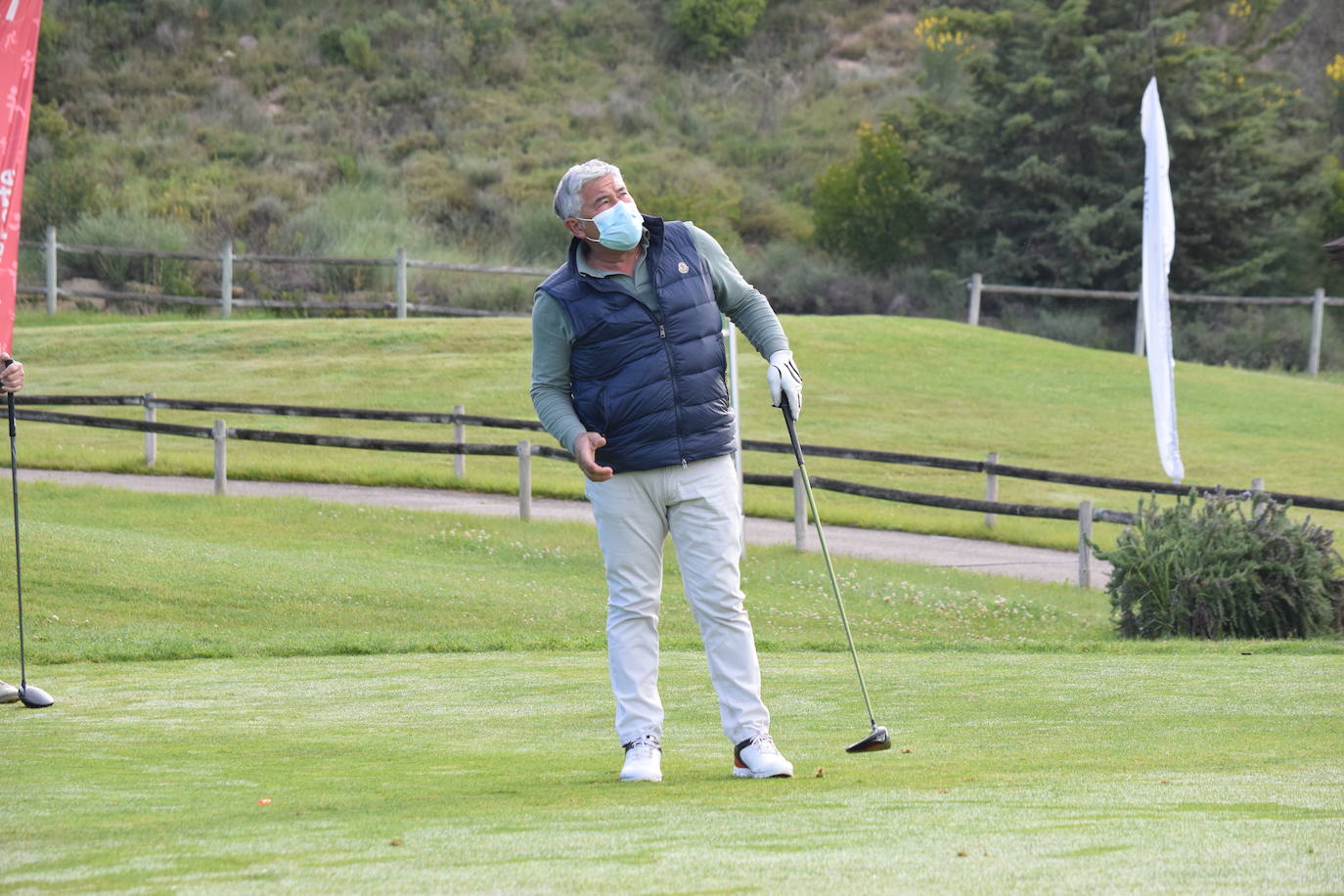 Los participantes el el torneo Bodegas Marco Real de la Liga de Golf y Vino disfrutaron de un gran día de golf en El Campo de Logroño.