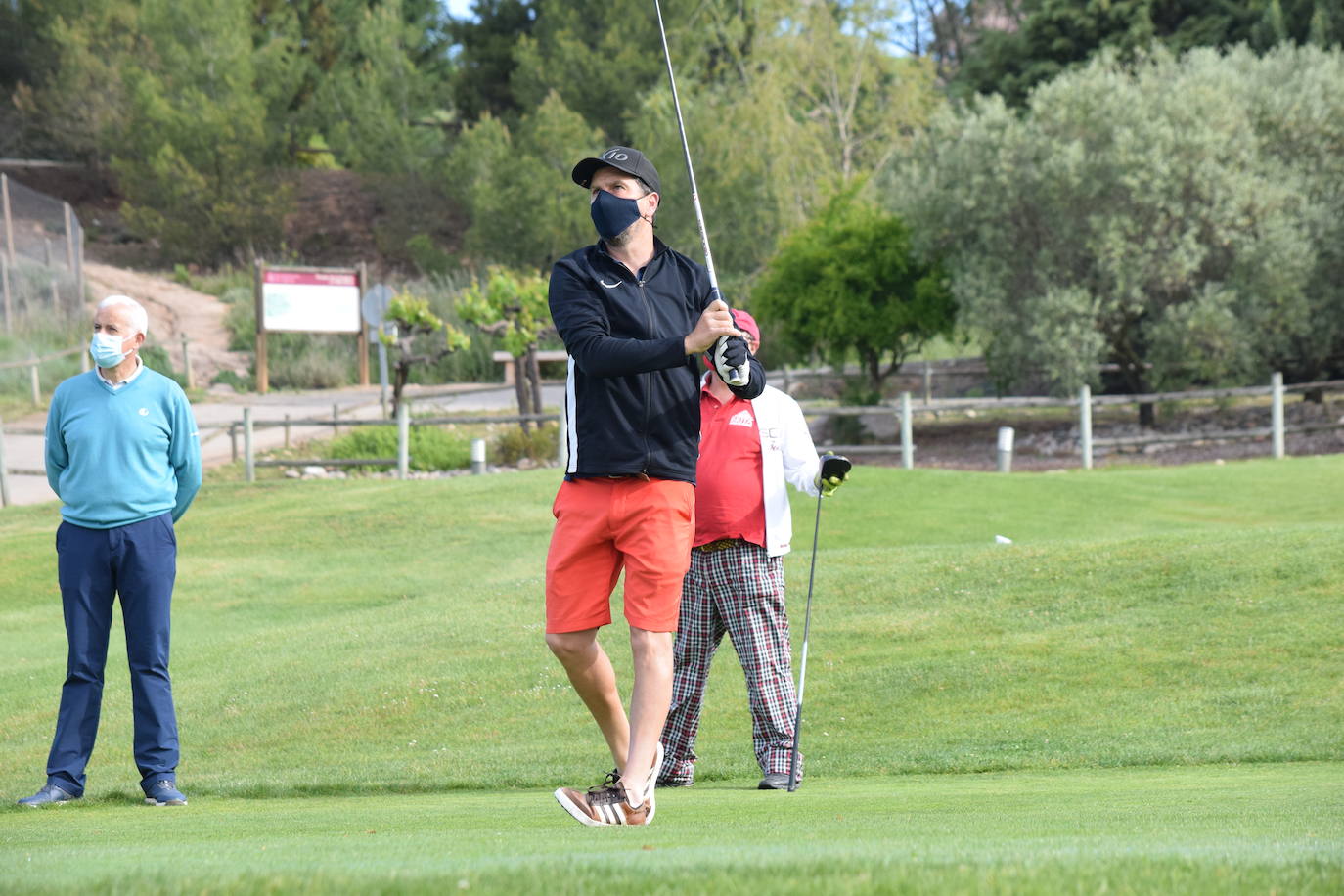 Los participantes el el torneo Bodegas Marco Real de la Liga de Golf y Vino disfrutaron de un gran día de golf en El Campo de Logroño.