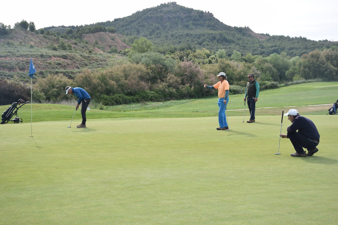 Los participantes el el torneo Bodegas Marco Real de la Liga de Golf y Vino disfrutaron de un gran día de golf en El Campo de Logroño.