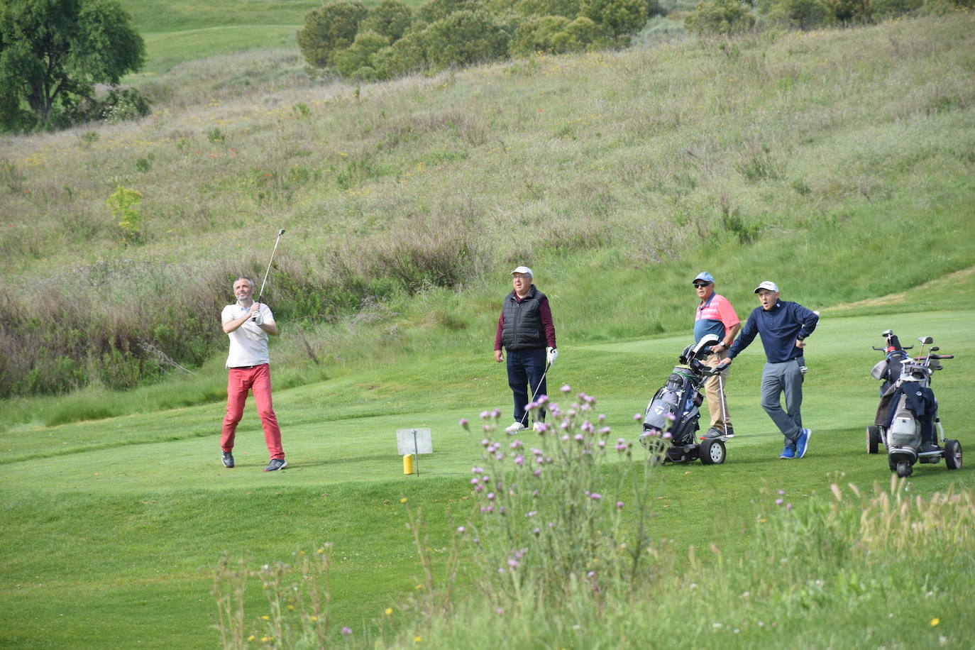 Los participantes el el torneo Bodegas Marco Real de la Liga de Golf y Vino disfrutaron de un gran día de golf en El Campo de Logroño.