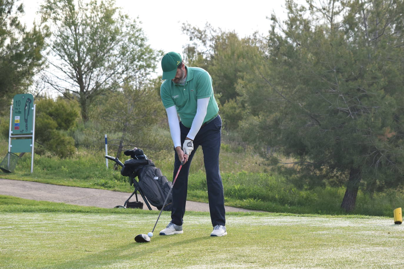 Los participantes el el torneo Bodegas Marco Real de la Liga de Golf y Vino disfrutaron de un gran día de golf en El Campo de Logroño.