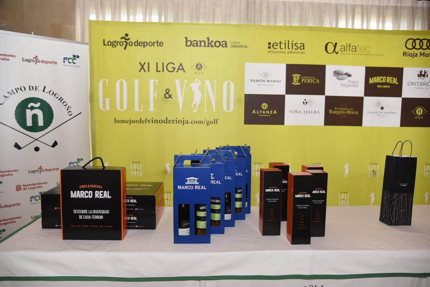 Los ganadores del torneo Bodegas Marco Real de la Liga de Golf y Vino recibieron sus premios.