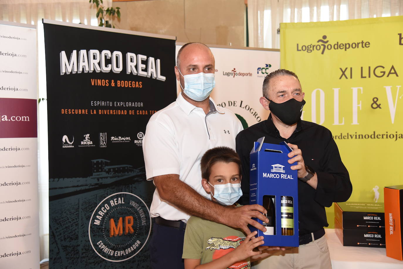 Los ganadores del torneo Bodegas Marco Real de la Liga de Golf y Vino recibieron sus premios.